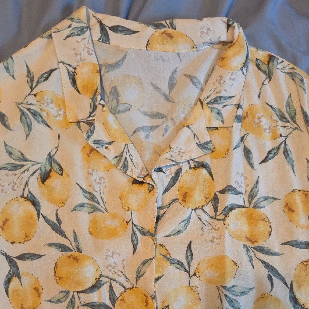 lemon print cropped button up